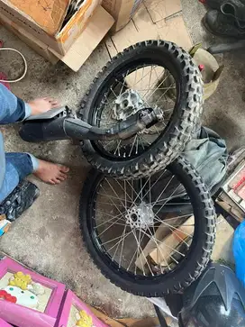 Jual cepat pelak crf dan knalpot ori lengkap cod