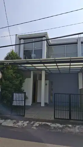 Dijual rumah cantik dan full furnished dekat jalan bkr bandung