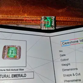 Emerald diamond ring with big diamond /cincin emas zamrud dgn berlian