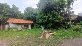 Dijual rumah Tua dan Lahan Pinggir Jalan Utama Merdeka Cimone