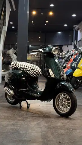 VESPA SPRINT 150 IGET (LIMITED COLOUR)