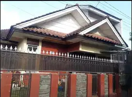 Rumah Lama Terawat di Komplek Margaasih Buah Batu dekat TOL