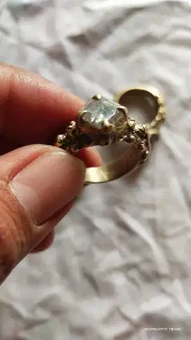 Di maharkan cincin kuno antik ukuran ring 9 bahan perak dan kuningan