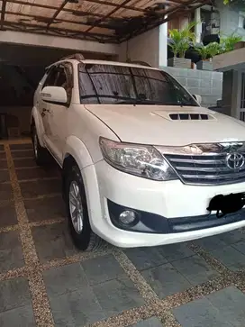Mobil Toyota fortuner 2.5 G A/T