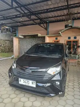 Sigra R 2023 warna hitam