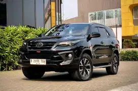 Toyota Fortuner VRZ TRD 4x2 Diesel Matic Tahun 2018 Hitam