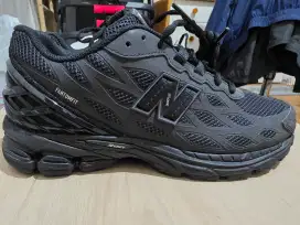 New Balance 1906W Hitam Size 42 (US 8.5) Authentic Foot Locker