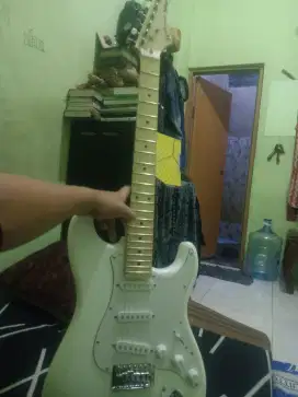Jual Cepat Karena BU Gitar Listrik Kowe