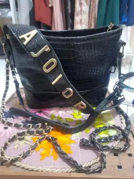 Tas selempang import hongkong.