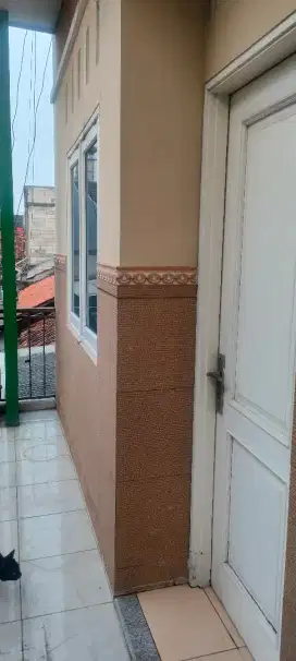 Di sewakan kost ( putri ) & kontrakan tolong baca deskripsi ya ka