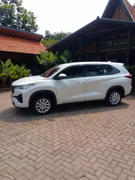 Toyota Kijang Innova ZENNIX V 2023 AT BENSIN CASH NEGO