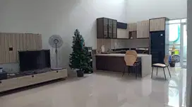 Disewakan Rumah  Singgasana Pradana Semi Furnished
