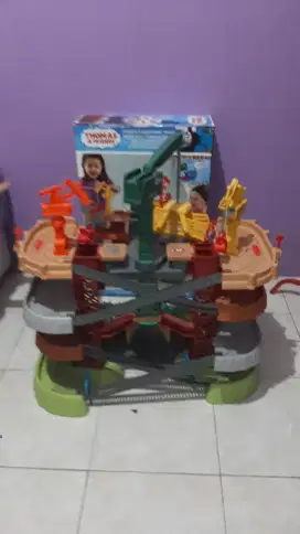 TRAINS AND CRANES SUPER TOWER THOMAS PRELOVED