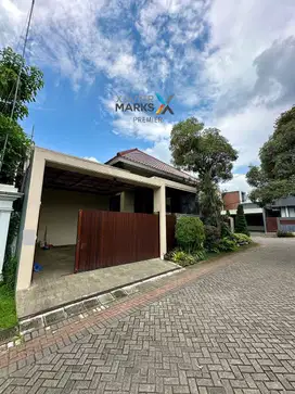 *Dijual Rumah Mewah Hook Full Kayu Merbau di Villa Puncak Tidar Malang