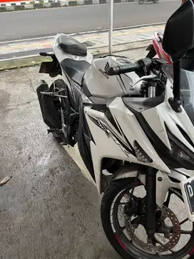 Dijual cepat motor cb 150r domisili di bandung, surat lengkap