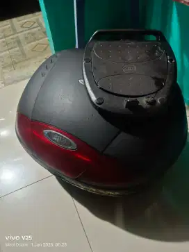 Dijual Box GiVi E 45 . Tanpa kunci. Kunci ga ada. 650 rb
