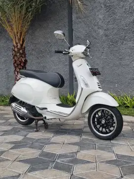 Vespa Sprint 150 ABS IGet 2022 Putih Mulus Odo 8rb Jarang Koko Motor