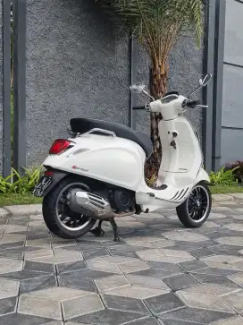 Vespa Sprint 150 ABS IGet 2022 Putih Mulus Odo 8rb Jarang Koko Motor