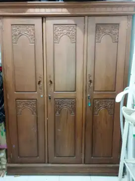 Lemari kayu jati 3 pintu