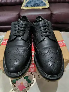 Prada wingtip black leather