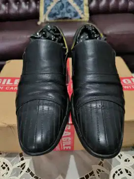 Sepatu kerja Playboy black leather