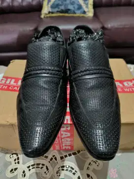 Sepatu kerja crocodile black leather