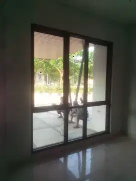 Jendela dan kusen alumunium kaca