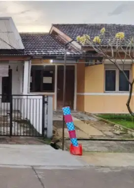 Dijual Butuh Rumah di Jl. Utama Perumahan
