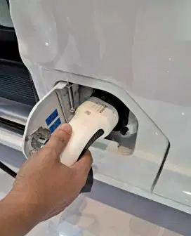 Charging mobil listrik