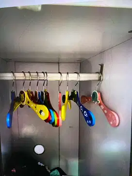Gantungan baju anak