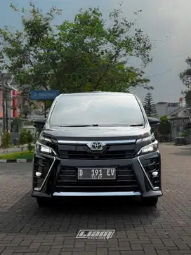 Voxy 2018 matic antik