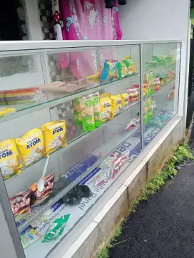 Etalase pajangan