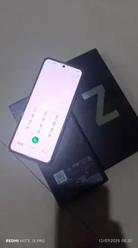 Samsung Flip 3 ram 8/256 NFC
Mulus