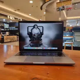 Macbook Pro 13 inch ,M1 2020 -touchbar