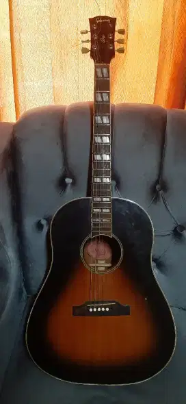 Full Solid Gitar Akustik Gibson J45 Custom