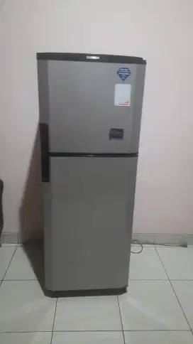 Kulkas 2 pintu rusak merk sanken