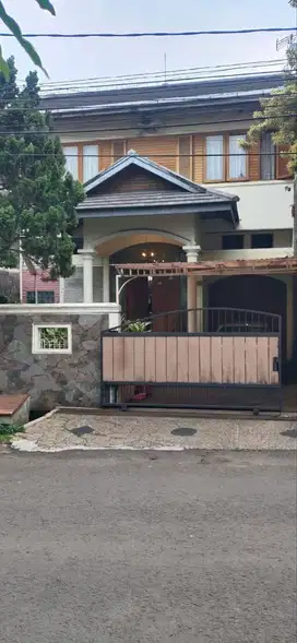 Rumah Murah Terawat Siap Huni Lokasi Tenang Dalam Komplek Dago Asri.