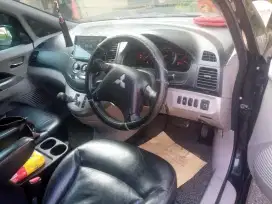 Mitsubishi Grandis 2010 Bensin