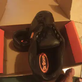 Sepatu safety merek dr.osha