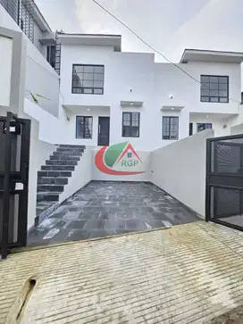 Rumah baru 2 lantai di Ciracas Jakarta Timur