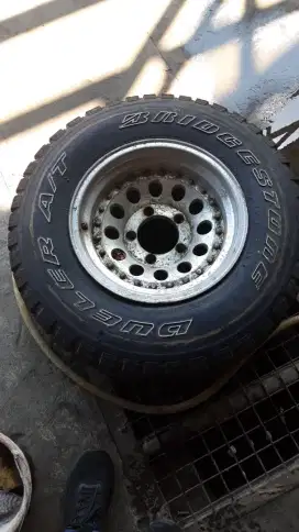 Velg dan ban Daihatstu Taft