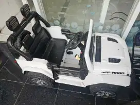 Mobil mainan aki anak