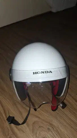 Helm honda warna putih