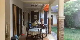 Dijual rumah luas nyaman dan asri di Bintaro Jakarta Selatan
