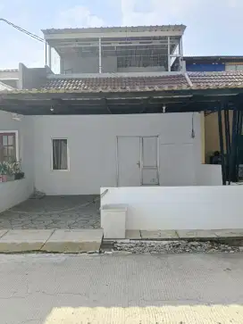 Disewa rumah tingkat di mutiara gading city