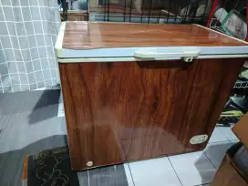 Freezer Aqua 200 L Mulus Dingin Menggigil Bekas