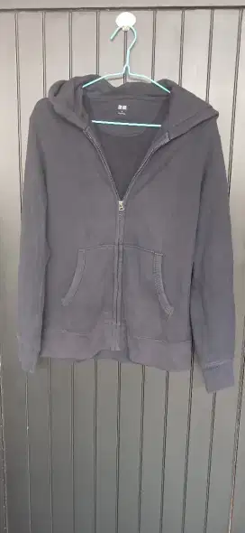 Jaket uniqlo Size S biru navy unisex pria & wanita