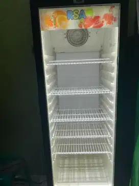 Showcase merek RSA isi 5 rak