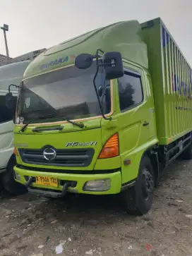 HINO FG 235 TI JP BOXTHN 2014