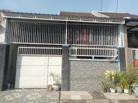 di kontrakan rumah huni